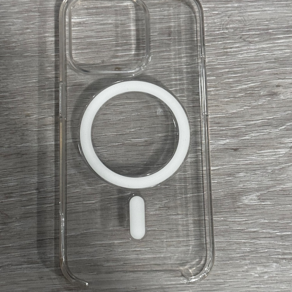 APPLE MAG SAFE CLEAR CASE